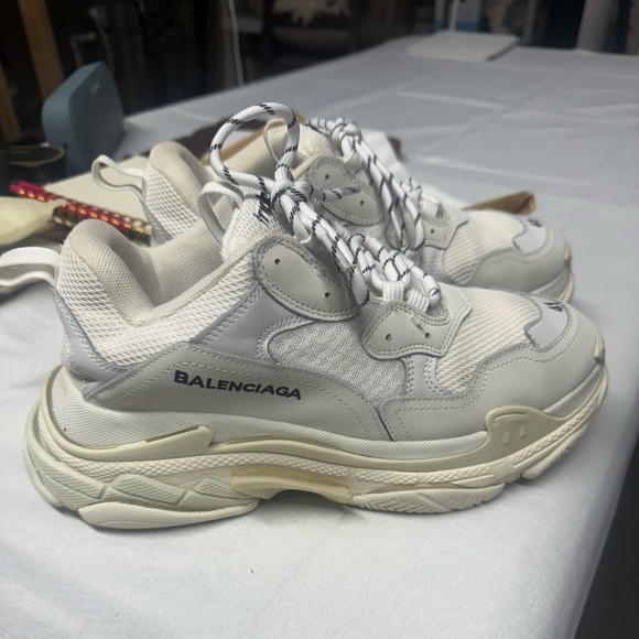 Balenciaga Cream Sneakers (more photos to come) - Picture 2 of 2